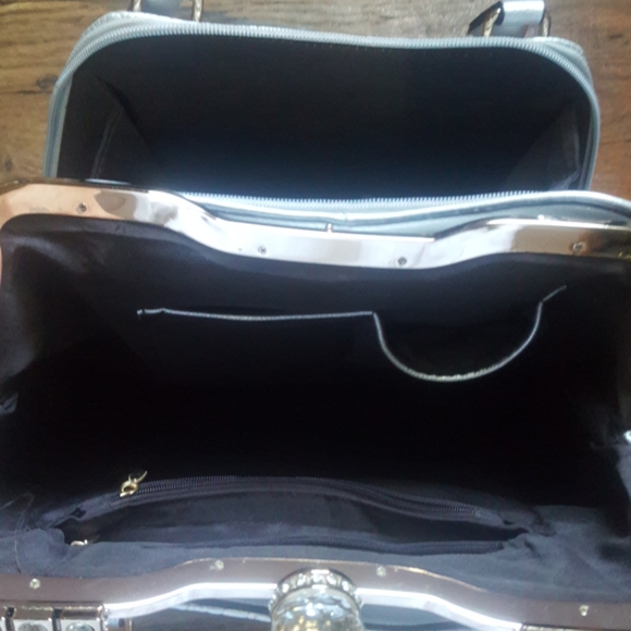 Handbag - Picture 9 of 16